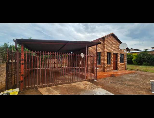 2 BEDROOM PROPERTY TO RENT IN LOTUS GARDENS